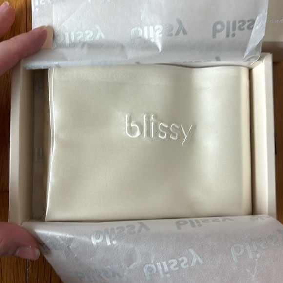 Blissy standard white pillow case 100% pure Mulberry silk - Picture 5 of 7